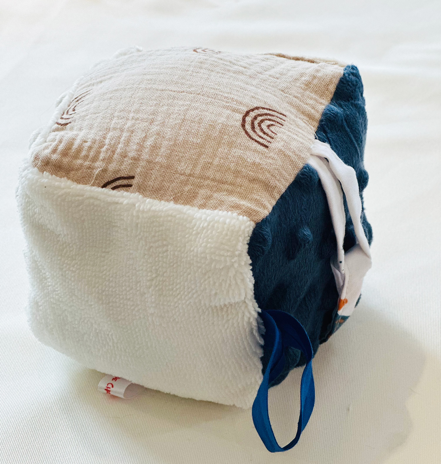 Cube_marron_bleu_blanc